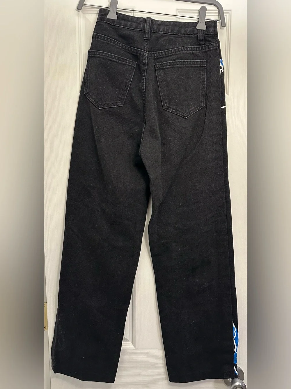 💙⚡️🤍⚡️SHEIN Black Straight Jeans with Blue & White Lightning Print, Size XS/0